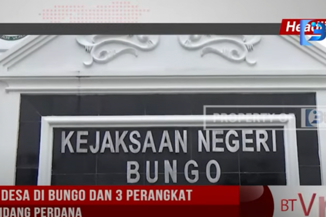 KEPALA DESA DI BUNGO DAN 3 PERANGKAT JALANI SIDANG PERDANA