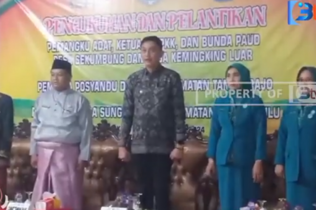 PJ BUPATI MUARO JAMBI BAHCYUNI MELANTIK KEPALA DESA SUNGAI TERAP