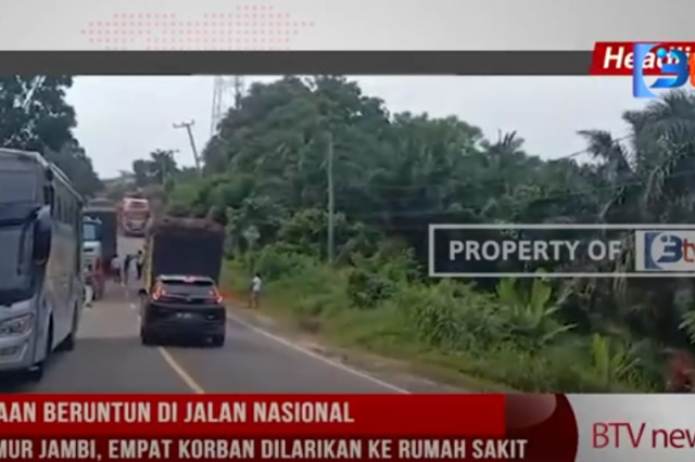 KECELAKAAN BERUNTUN DI JALAN NASIONAL LINTAS TIMUR JAMBI, EMPAT KORBAN DILARIKAN KE RUMAH SAKIT