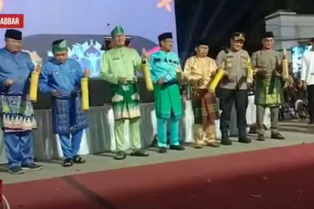 KETUA DPRD TANJABBARAT HADIRI PEMBUKA FESTIVAL ARAKAN SAHUR