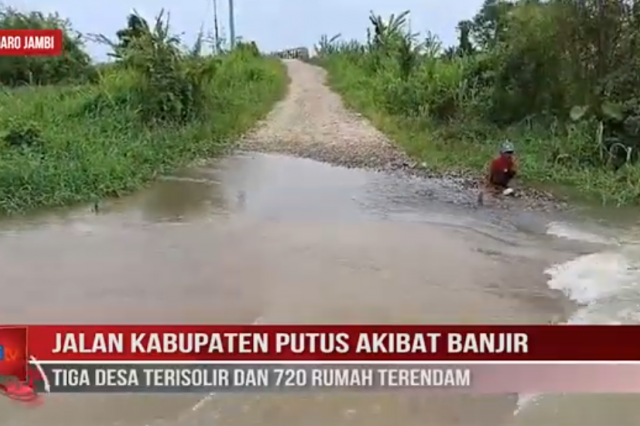 JALAN KABUPATEN PUTUS AKIBAT BANJIR, TIGA DESA TERISOLIR DAN 720 RUMAH TERENDAM