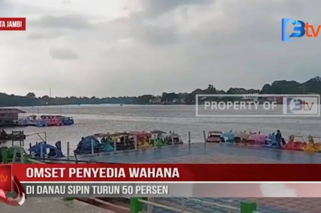 OMSET PENYEDIA WAHANA DI DANAU SIPIN TURUN 50 PERSEN