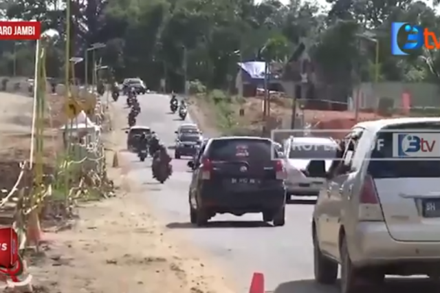 PUNCAK ARUS BALIK LEBARAN DI JALAN LINTAS JAMBI PELEMBANG TERPANTAU LANCAR