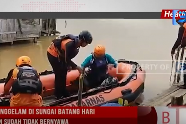 BALITA TENGGELAM DI SUNGAI BATANG HARI DITEMUKAN SUDAH TIDAK BERNYAWA