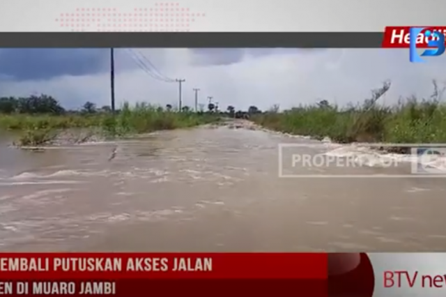 BANJIR KEMBALI PUTUSKAN AKSES JALAN KABUPATEN DI MUARO JAMBI