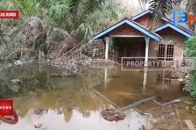 GORONG GORONG TERSUMBAT, SEJUMLAH RUMAH DIJUJUHAN TERENDAM BANJIR