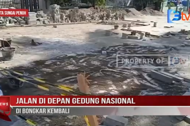 JALAN DI DEPAN GEDUNG NASIONAL DI BONGKAR KEMBALI