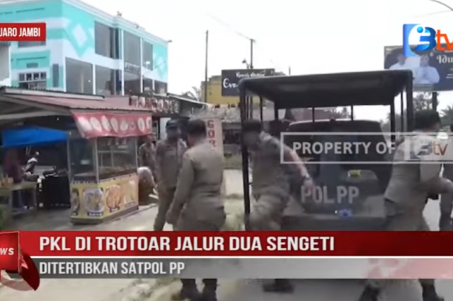 PKL DI TROTOAR JALUR DUA SENGETI DITERTIBKAN SATPOL PP