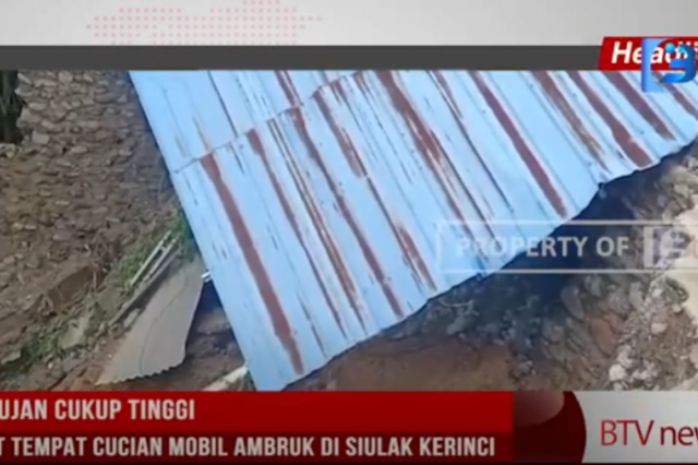 CURAH HUJAN CUKUP TINGGI SATU UNIT TEMPAT CUCIAN MOBIL AMBRUK DI SIULAK KERINCI