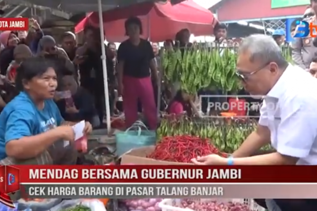 MENDAG BERSAMA GUBERNUR JAMBI CEK HARGA BARANG DI PASAR TALANG BANJAR