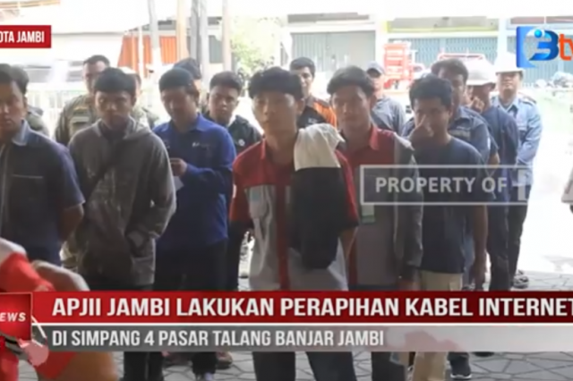 APJII JAMBI LAKUKAN PERAPIHAN KABEL INTERNET DI SIMPANG 4 PASAR TALANG BANJAR JAMBI