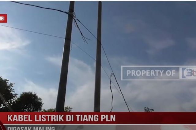 KABEL LISTRIK DI TIANG PLN DIGASAK MALING