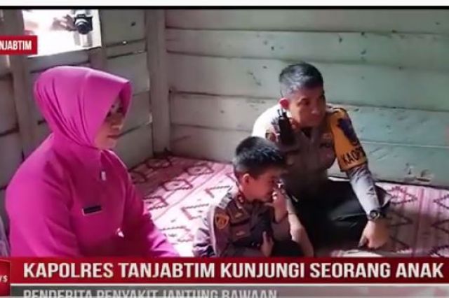 KAPOLRES TANJABTIM KUNJUNGI SEORANG ANAK PENDERITA PENYAKIT JANTUNG BAWAAN