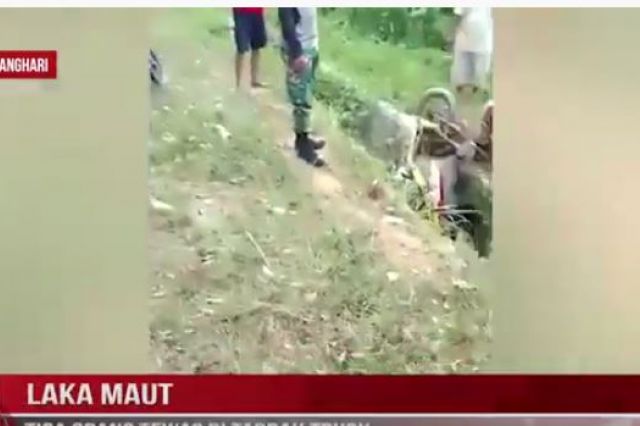 LAKA MAUT, TIGA ORANG TEWAS DI TABRAK TRUCK