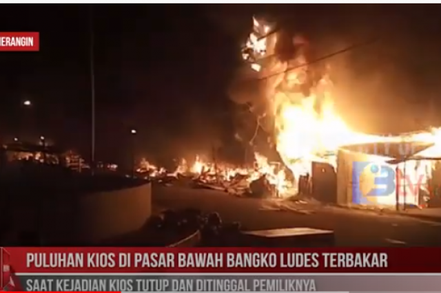 PULUHAN KIOS DI PASAR BAWAH BANGKO LUDES TERBAKAR