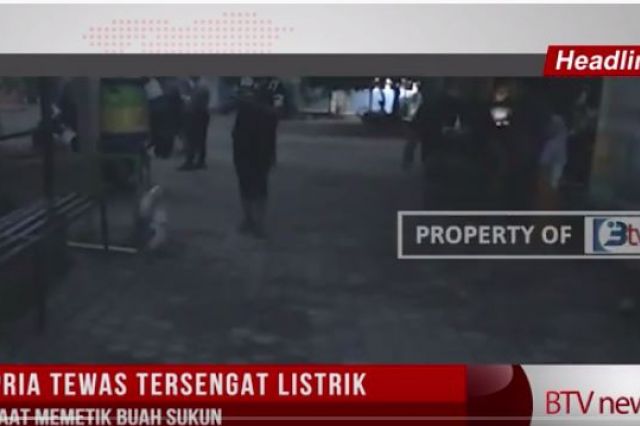 PRIA TEWAS TERSENGAT LISTRIK SAAT MEMETIK BUAH SUKUN