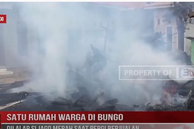 SATU RUMAH WARGA DI BUNGO DILALAP SIJAGO MERAH SAAT BERJUALAN