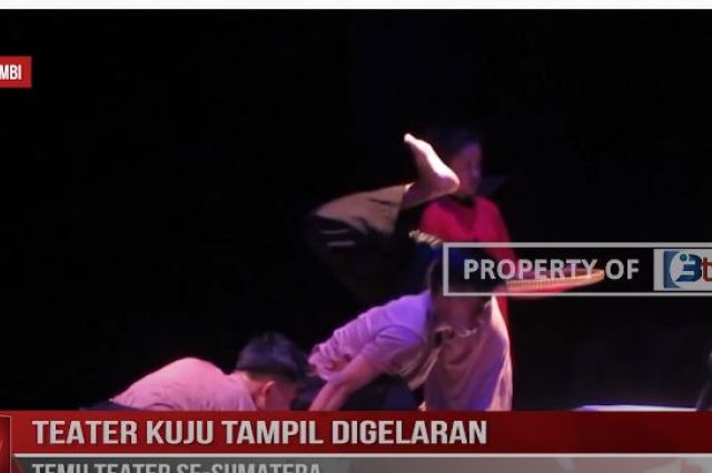 TEATER KUJU TAMPIL DIGELARAN TEMU TEATER SE SUMATERA