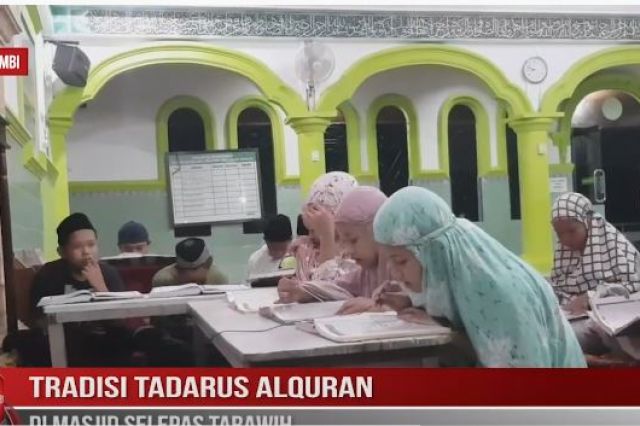 TRADISI TADARUS ALQURAN DI MASJID SELEPAS TARAWIH